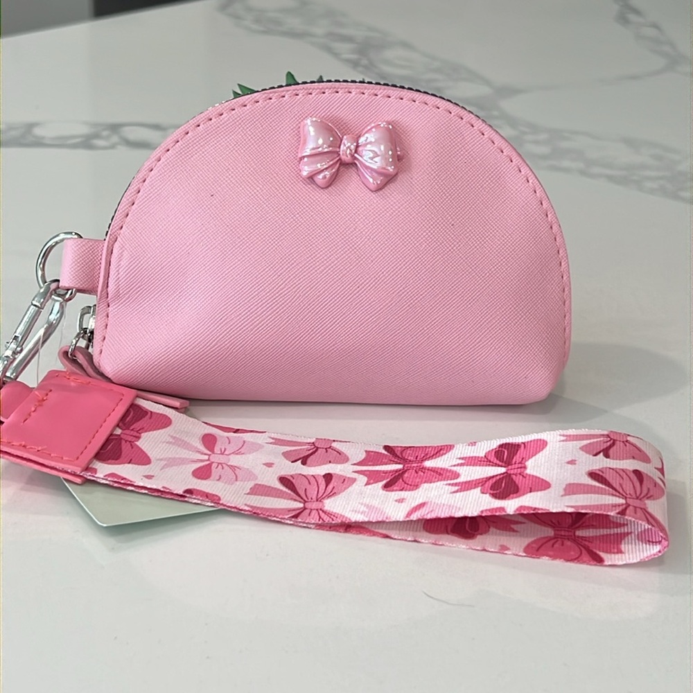 Cute.BOW🎀🎀 Wristlet..🎀 - Picture 9 of 16